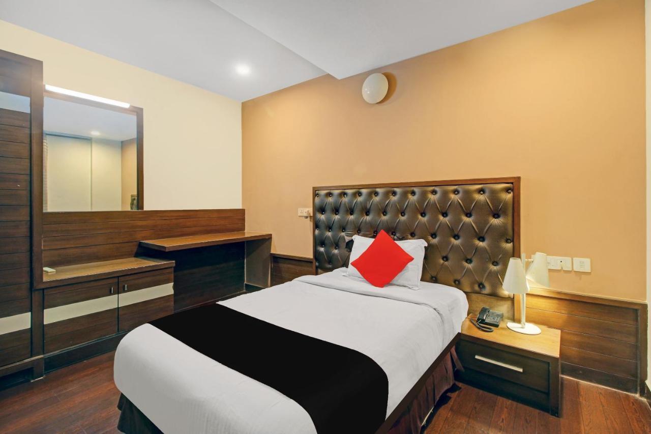 Collection O 82357 Hotel Surabhi Pride Trimulgherry ภายนอก รูปภาพ