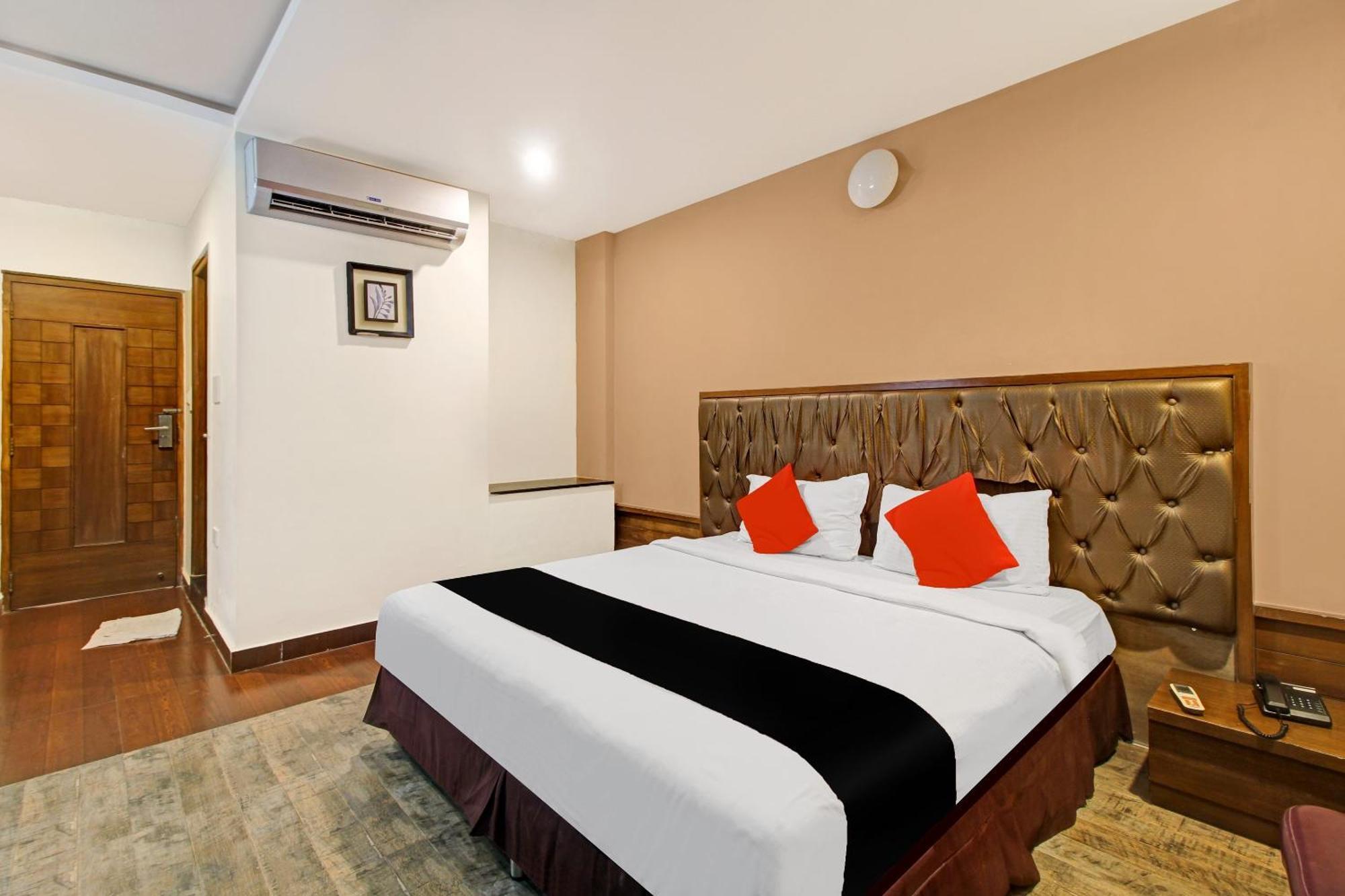 Collection O 82357 Hotel Surabhi Pride Trimulgherry ภายนอก รูปภาพ