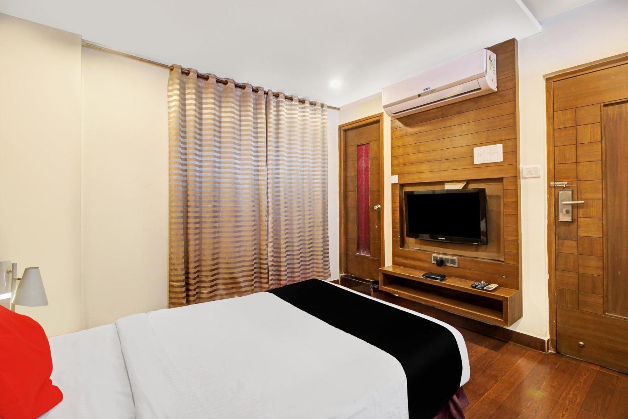 Collection O 82357 Hotel Surabhi Pride Trimulgherry ภายนอก รูปภาพ